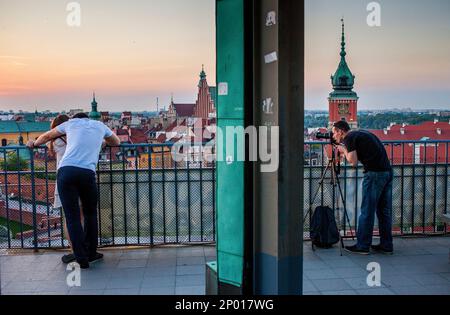 Blick vom Widokowy Plattform, im Hintergrund Dom und das königliche Schloss, Warschau, Polen Stockfoto