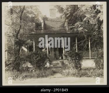 House, 821 Main Street, Natchez, Adams County, Mississippi. Carnegie Survey of the Architecture of the South (Carnegie-Umfrage zur Architektur des Südens). Usa Mississippi Adams County Natchez, Gärten, Dormers, Porches, Häuser. Stockfoto