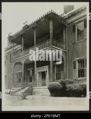 Homewood, Natchez, Adams County, Mississippi. Carnegie Survey of the Architecture of the South (Carnegie-Umfrage zur Architektur des Südens). USA Mississippi Adams County Natchez, Balkons, Porches, Türen und Türöffnungen, Eisenarbeiten, Häuser. Stockfoto