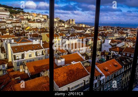 Mit Blick auf Baixa und Alfama, Blick vom Elevador de Santa Justa.Lisbon. Portugal. Stockfoto