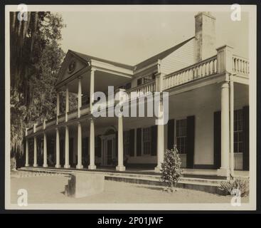 Linden, Natchez, Adams County, Mississippi. Carnegie Survey of the Architecture of the South (Carnegie-Umfrage zur Architektur des Südens). Vereinigte Staaten Mississippi Adams County Natchez, Balustrades, Bull's Eye Windows, Gables, Porticoes, Veranden, Säulen, Häuser. Stockfoto