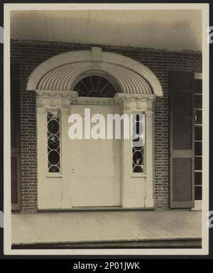 Auburn, Natchez, Adams County, Mississippi. Carnegie Survey of the Architecture of the South (Carnegie-Umfrage zur Architektur des Südens). USA Mississippi Adams County Natchez, Bögen, Türen und Türöffnungen, Fanlights, Sidelights. Stockfoto