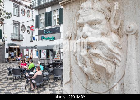 Straßenszene in Largo do Chafariz, Funchal, Madeira, Portugal Stockfoto