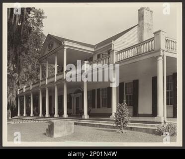 Linden, Natchez, Adams County, Mississippi. Carnegie Survey of the Architecture of the South (Carnegie-Umfrage zur Architektur des Südens). Usa Mississippi Adams County Natchez, Fanlights, Pediments, Porticoes, Porches, Balkone, Handläufe, Häuser. Stockfoto