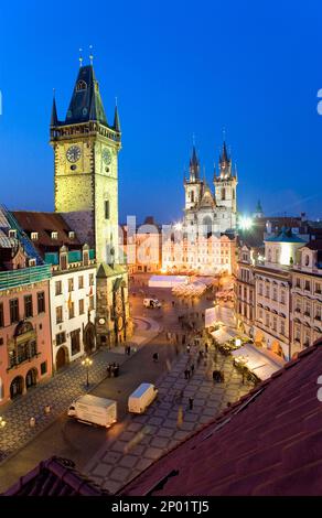 Der Altstädter Ring mit der alten Stadt Councilhouse und der Teynkirche. Prag. Tschechische Republik Stockfoto