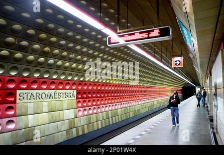 U-Bahn, Linie A. Staroméstská Station. Prag. Tschechische Republik Stockfoto