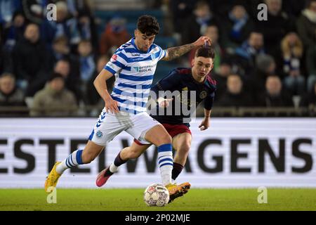 DOETINCHEM - 02/03/2023, DOETINCHEM - (lr) Rio Hillen von De Graafschap, Francisco Conceicao von Ajax während des Viertelfinales des TOTO-KNVB-Cup-Spiels zwischen De Gladschap und Ajax Amsterdam im Stadion De Vijverberg am 2. März 2023 in Doetinchem, Niederlande. ANP GERRIT VAN KOLOLEN Stockfoto