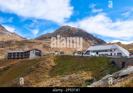 Livigno, Italien - 29. September 2021: Livigno ist eine Stadt und ein Gebiet mit besonderer Verwaltung in der Region Lombardei in den italienischen Alpen, in der Nähe des Südwestens Stockfoto