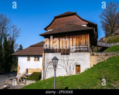 Murten, Schweiz - 24. März 2022: Das Murten Museum ist eines der ältesten Museen im Kanton Freiburg. Es liegt in der alten Mühle Stockfoto