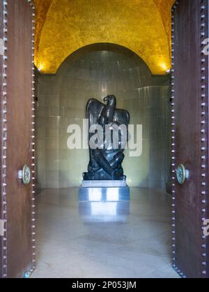 Statue Petar II von Ivan Mestrovic am Mausoleum von Njegos Stockfoto