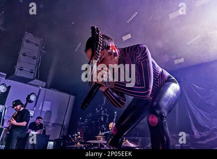 1. März 2023: Tatiana Shmayluk von der ukrainischen NuMetal Band Jinjer Live bei Liverpool Guild of Students (Kreditbild: © Andy von Pip/ZUMA Press Wire) NUR REDAKTIONELLE VERWENDUNG! Nicht für den kommerziellen GEBRAUCH! Stockfoto