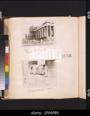 Die Arbeit geht an der Retuschierung der klassischsten Struktur der Welt, der Parthenon Mrs. C.D. Morris und Mrs. Carpenter messen gefallene Säulen. Frank and Frances Carpenter Collection , Carpenter, Frank G,(Frank George),,1855-1924,Travel,Griechenland,Athen, Parthenon (Athen, Griechenland),1920-1930 , Archäologische Ruinen,Griechenland,Athen,1920-1930, Tempel,Griechenland,Athen,1920-1930, Akropolis (Athen, Griechenland),1920-1930. Stockfoto