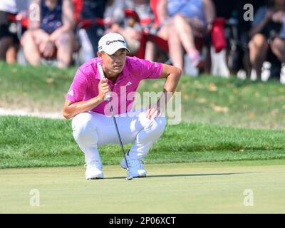 Orlando, Florida, USA. 2. März 2023. Colin Morikawa stellt seinen Putt in der ersten Runde der Arnold Palmer Invitational präsentiert von Mastercard, die im Arnold Palmer's Bay Hill Club & Lodge in Orlando, FL, stattfindet, auf Platz 7. Romeo T Guzman/CSM/Alamy Live News Stockfoto