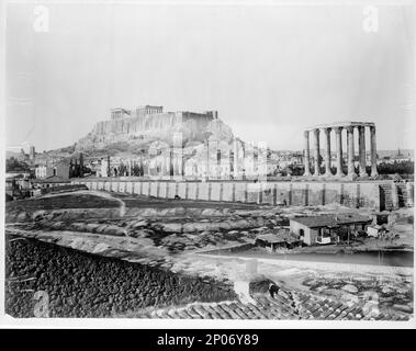 Griechenland - Athen - der Parthenon - Blick von Südosten. Frank and Frances Carpenter Collection , Veröffentlicht in: 'The World and its Cultures' Kapitel des Buches große Fotografien aus der Kongressbibliothek, 2013, Parthenon (Athen, Griechenland) , Tempel,Griechenland,Athen,1920-1930, Säulen,Griechenland,Athen,1920-1930, archäologische Stätten,Griechenland,Athen,1920-1930. Stockfoto