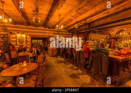 Das Innere der Owl Bar at Sundance Resort, auch bekannt als Sundance Mountain Resort, ist ein Skigebiet, das 13 Meilen (21 km) nordöstlich von Provo liegt. Stockfoto
