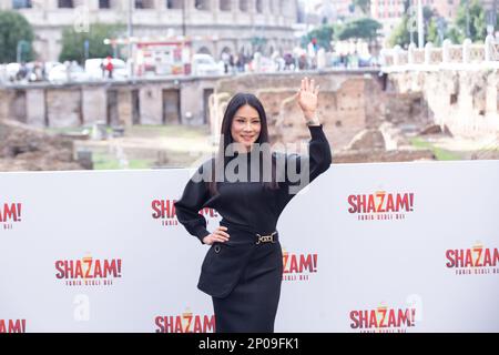 2. März 2023, Rom, Italien: Schauspielerin Lucy Liu nimmt an der Fotokonferenz des Films „Shazam! Fury of the Gods' im Palazzo Manfredi in Rom (Kreditbild: © Matteo Nardone/Pacific Press via ZUMA Press Wire) NUR REDAKTIONELLE VERWENDUNG! Nicht für den kommerziellen GEBRAUCH! Stockfoto