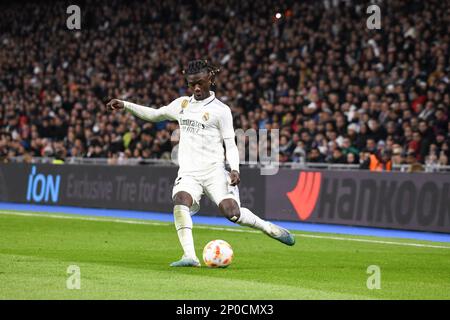 MADRID, SPANIEN - MÄRZ 2: Spieler des Real Madrid CF Eduardo Camavinga passt den Ball während des Spiels Copa Del Rey zwischen dem FC Barcelona und dem Real Madrid CF am 2. März 2023 im Santiago Bernabéu Stadion in Madrid, Spanien. (Foto: Sara Aribó/PxImages) Stockfoto