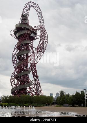 Die ArcelorMittal Orbit Bildhauerei an den Queen Elizabeth Olympic Park in London Stockfoto