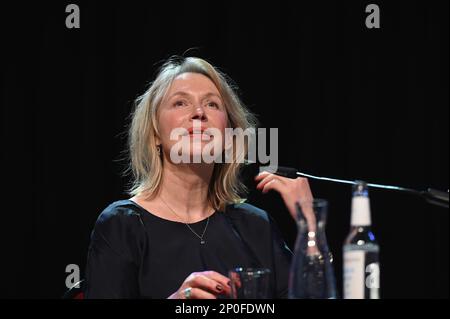 Köln, Deutschland. 02. März 2023. Schauspielerin Therese Hämer liest auf der lit.Cologne, dem internationalen Literaturfestival Credit: Horst Galuschka/dpa/Alamy Live News Stockfoto