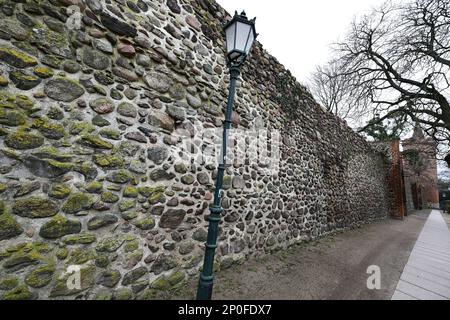 Bernau Bei Berlin, Deutschland. 02. März 2023. Die Stadtmauer im Stadtzentrum. Kredit: Soeren Stache/dpa/Alamy Live News Stockfoto