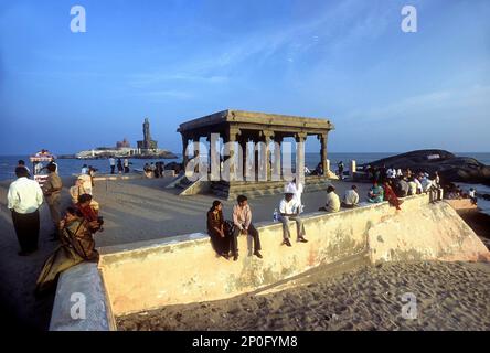 Thiruvalluvar, 133 Fuß hohe Statue und Vivekananda Rock Memorial in kanyakumari, Tamil Nadu, Indien, Asien Stockfoto