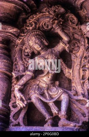 Skulptur mit Haaren im Sri Chennakeshava Tempel Hoysala Tempel in Belur, Karnataka, Südindien, Indien, Asien Stockfoto