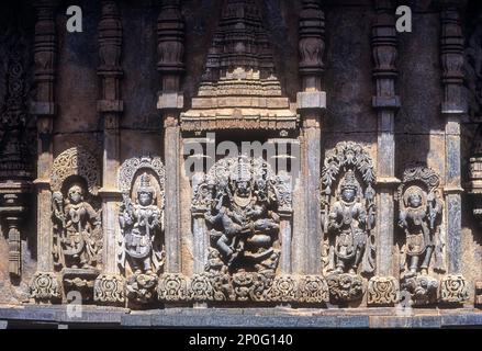 Narasimha Avatar-Skulptur aus dem 12. Jahrhundert im Sri Chennakeshava-Tempel Hoysala-Tempel in Belur, Karnataka, Südindien, Indien, Asien Stockfoto