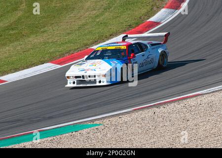 BMW M1, Gewinner 24h Classic, Nuerburgring Rennstrecke, 24h Classic, Rennstrecke, Piste, Kurve, Rutschen, Drift, Youngtimer-Trophäe, Klassisches Auto, 70ies Stockfoto