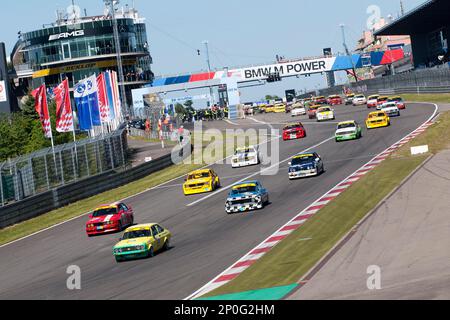 Ford Escort, BMW, M3, Golf GTI, Opel Kadett, Opel Astra, Opel Ascona, Mantarochen (Manta), Rennstrecke Nuerburgring 24h Classic, Startraster Stockfoto