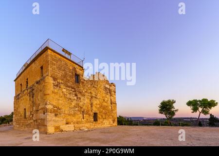 Blick auf die Kreuzritter-Burg im Tzipori-Nationalpark im Norden Israels bei Sonnenuntergang Stockfoto