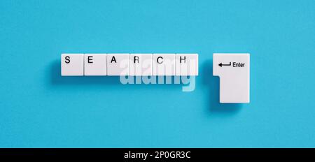 Konzept für Online-Internetsuche und -Browsing. Geschäftskonzept. Tasten der Computertastatur mit der Wortsuche. Stockfoto