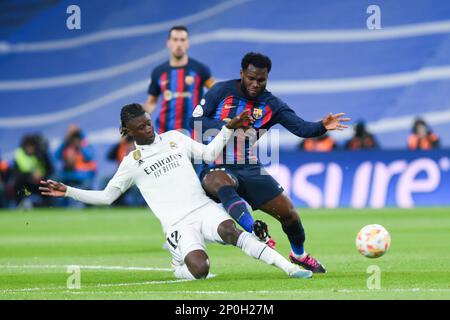 Madrid, Spanien. 2. März 2023. Eduardo Camavinga (L) von Real Madrid spielt mit Franck Kessie von Barcelona während des spanischen Fußballspiels Copa del Rey (King's Cup) zwischen Real Madrid und dem FC Barcelona in Madrid, Spanien, am 2. März 2023. Kredit: Gustavo Valiente/Xinhua/Alamy Live News Stockfoto