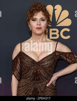 Hollywood, Usa. 02. März 2023. HOLLYWOOD, LOS ANGELES, KALIFORNIEN, USA - MÄRZ 02: Bernadette Peters trifft am 2. März 2023 in Hollywood, Los Angeles, Kalifornien, USA auf der NBC-Geburtstagsfeier „Carol Burnett: 90 Years of Laughter Love“ ein. (Foto: Xavier Collin/Image Press Agency) Kredit: Image Press Agency/Alamy Live News Stockfoto