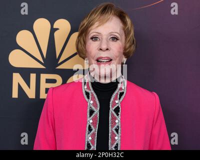 HOLLYWOOD, LOS ANGELES, KALIFORNIEN, USA - MÄRZ 02: Amerikanische Schauspielerin, Komikerin, Sängerin und Schriftstellerin Carol Burnett trifft am 2. März 2023 in Hollywood, Los Angeles, Kalifornien, USA auf der NBC-Geburtstagsaktion „Carol Burnett: 90 Years of Laughter + Love“ ein. (Foto von Xavier Collin/Image Press Agency) Stockfoto