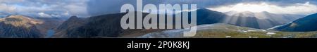 Snowdonia, Wales, sehr breit! Panoramablick auf das Ogwen-Tal und das Snowdonia-Massiv. 270-Grad-Ansicht Stockfoto