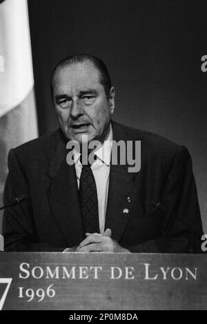 Archive 90ies: Französischer Staatspräsident Jacques Chirac nimmt an Pressekonferenz, G7-Gipfel, Lyon, Frankreich Stockfoto