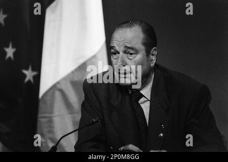 Archive 90ies: Französischer Staatspräsident Jacques Chirac nimmt an Pressekonferenz, G7-Gipfel, Lyon, Frankreich Stockfoto