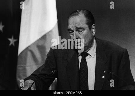 Archive 90ies: Französischer Staatspräsident Jacques Chirac nimmt an Pressekonferenz, G7-Gipfel, Lyon, Frankreich Stockfoto