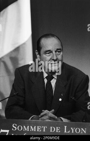 Archive 90ies: Französischer Staatspräsident Jacques Chirac nimmt an Pressekonferenz, G7-Gipfel, Lyon, Frankreich Stockfoto