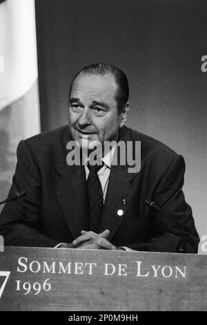 Archive 90ies: Französischer Staatspräsident Jacques Chirac nimmt an Pressekonferenz, G7-Gipfel, Lyon, Frankreich Stockfoto