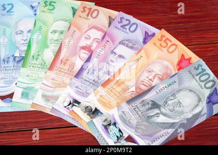 Barbados-Geld - eine neue Banknotenserie auf Holzhintergrund Stockfoto