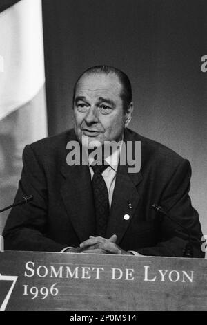 Archive 90ies: Französischer Staatspräsident Jacques Chirac nimmt an Pressekonferenz, G7-Gipfel, Lyon, Frankreich Stockfoto