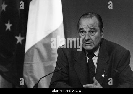 Archive 90ies: Französischer Staatspräsident Jacques Chirac nimmt an Pressekonferenz, G7-Gipfel, Lyon, Frankreich Stockfoto