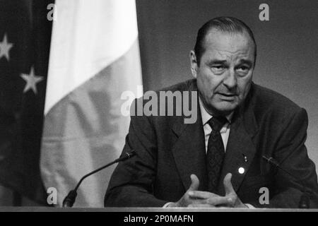 Archive 90ies: Französischer Staatspräsident Jacques Chirac nimmt an Pressekonferenz, G7-Gipfel, Lyon, Frankreich Stockfoto
