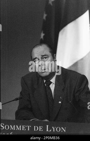 Archive 90ies: Französischer Staatspräsident Jacques Chirac nimmt an Pressekonferenz, G7-Gipfel, Lyon, Frankreich Stockfoto