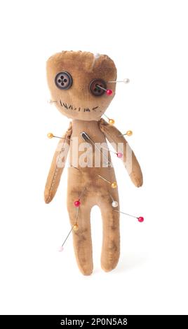 Voodoo-Puppe mit isolierten Nadeln auf Weiß Stockfoto