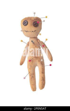 Voodoo-Puppe mit isolierten Nadeln auf Weiß Stockfoto