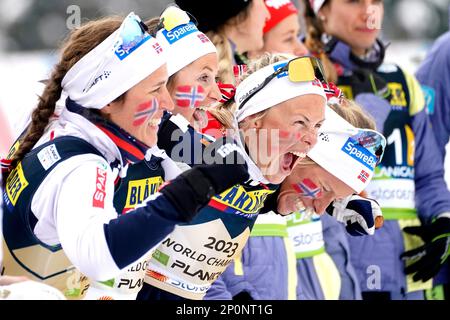 Planica, Slowenien 20230302. Anne Kjersti Kalvaa, Ingvild Flugstad Oestberg, Astrid Øyre Slind und Tiril Udnes Weng, als Norwegen bei den Ski-Weltmeisterschaften 2023 in Planica, Slowenien, das 4x5-km-Relais für Frauen gewann. Foto: Terje Pedersen / NTB Stockfoto