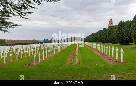 Landschaft rund um das Douaumont-Ossarium, ein Denkmal in der Nähe von Verdun in Frankreich Stockfoto