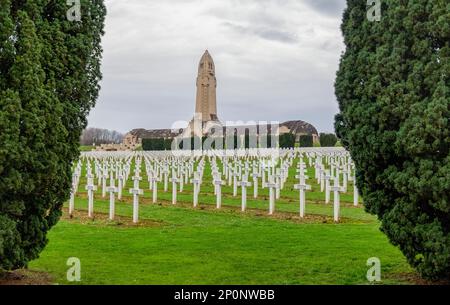 Landschaft rund um das Douaumont-Ossarium, ein Denkmal in der Nähe von Verdun in Frankreich Stockfoto